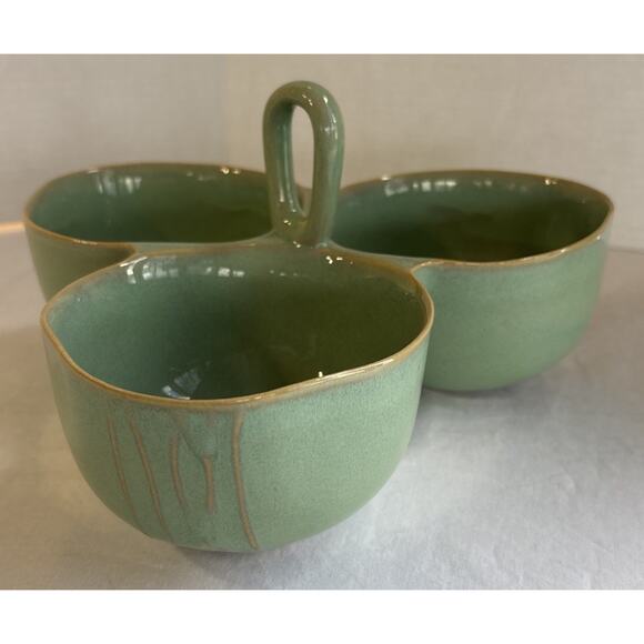Karen Neuburger Other - Karen Neuburger 3 Part Condiment Server With Middle Handle Willow Collection